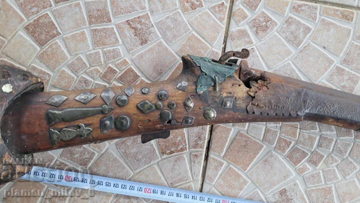 Licitație Pușcă, cremene, șisane, boilie, pușcă cu fitil Licitație Pușcă, cremene, șisane, boilie, pușcă cu fitil