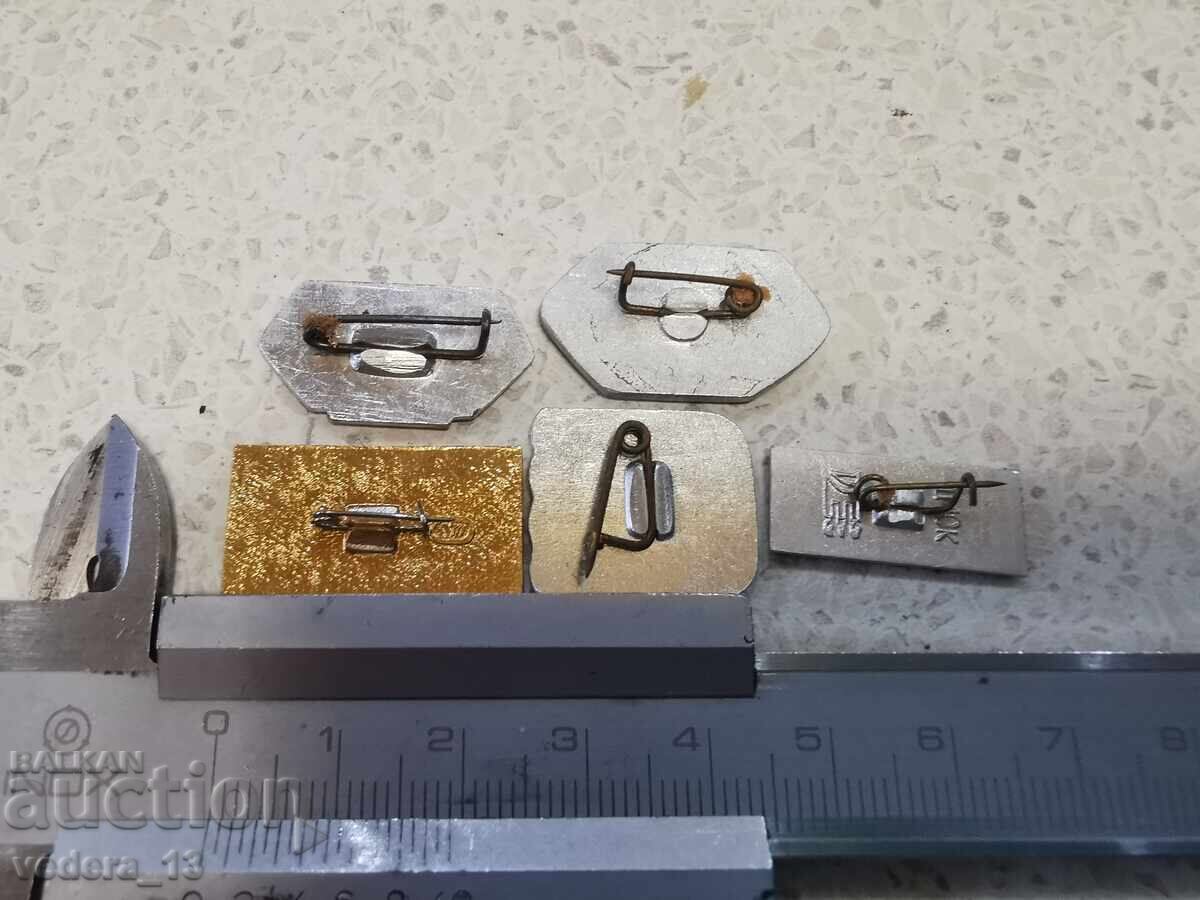 Auction  LOT OF BADGES