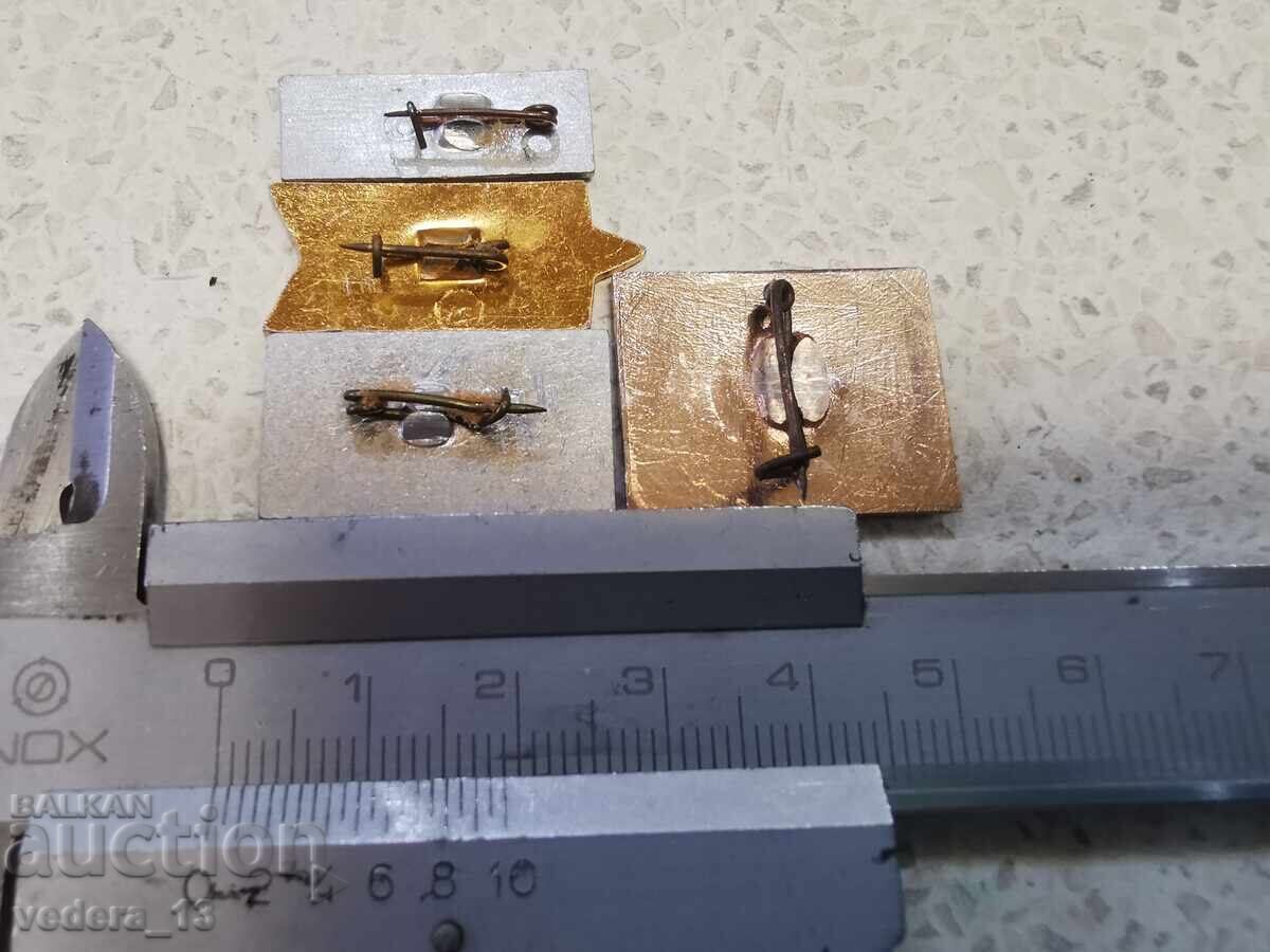 Auction  LOT OF BADGES