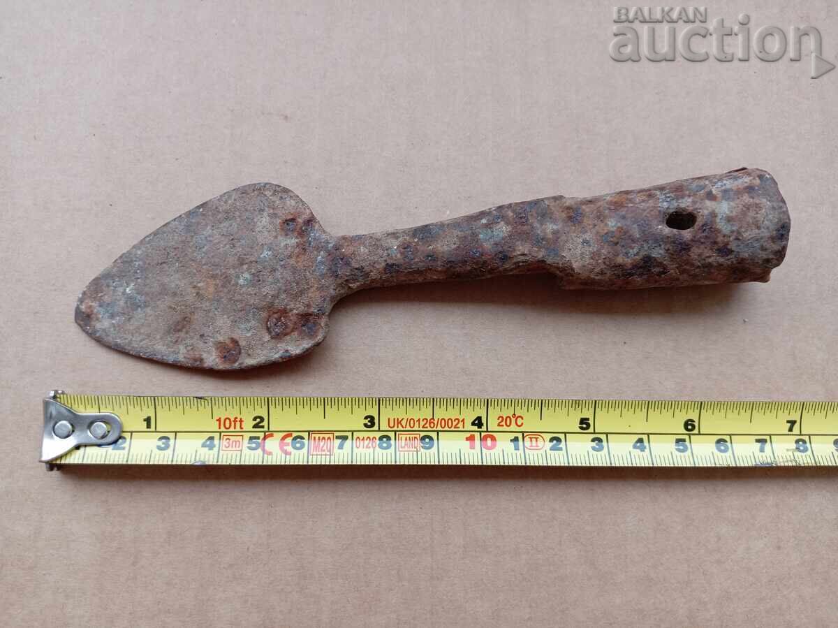 Παράδοση Αρχαίο σφυρήλατο βοδινό κέρατο βουβάλου