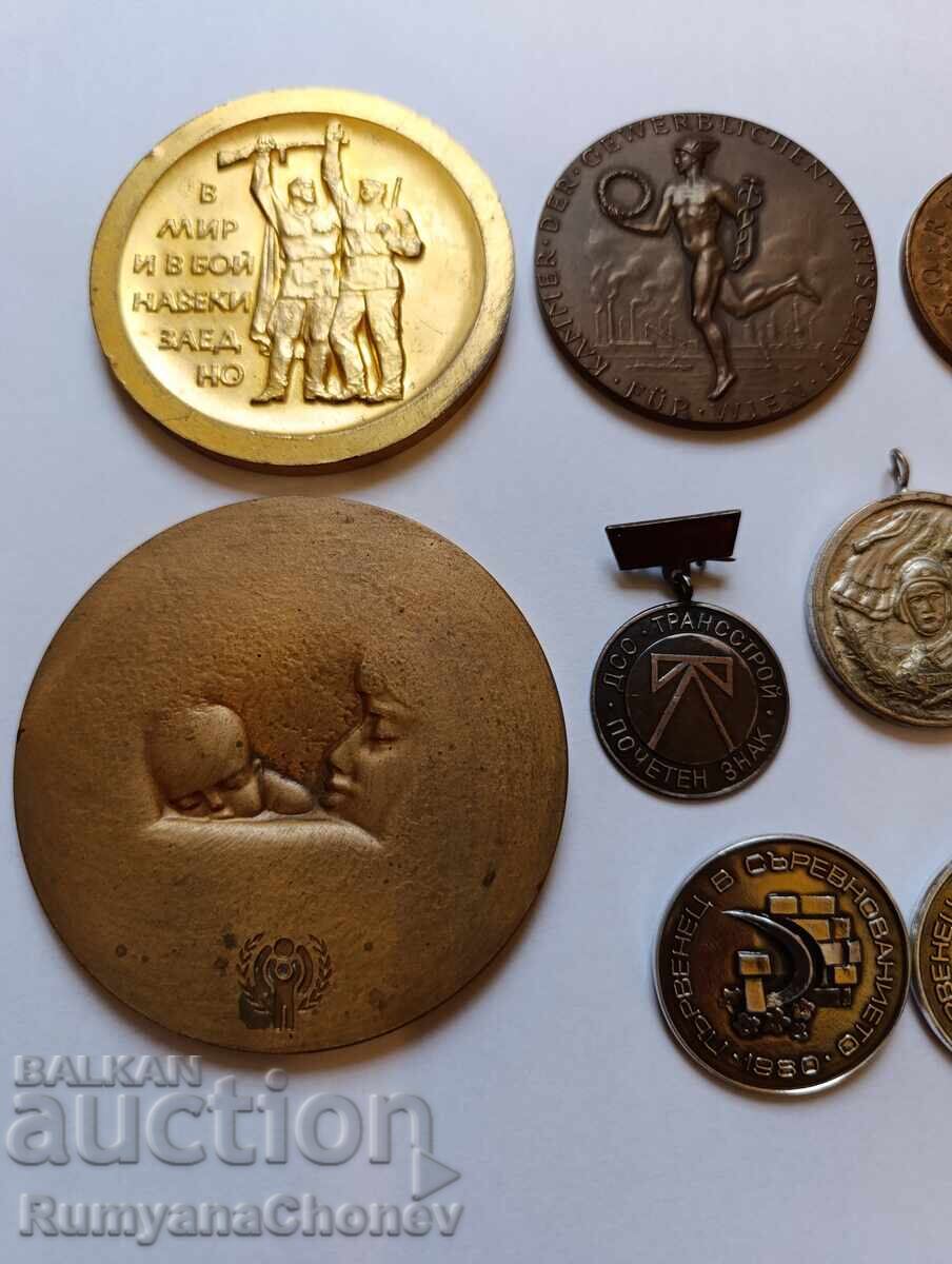 Lot insignii, semn, medalie cu preț € 10.23 | 20.01 BGN