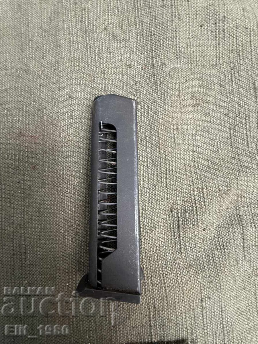 Γεμιστικό πιστολιού Makarov με τιμή € 15.00 | 29.34 BGN