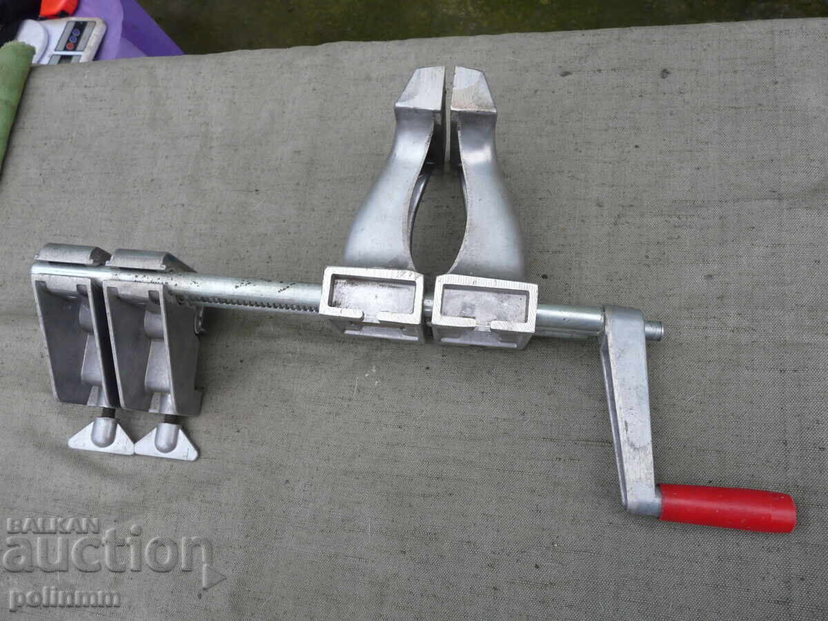 Швейцарско алуминиево дърводелско менгеме с цена € 92.03 | 180.00 лв.