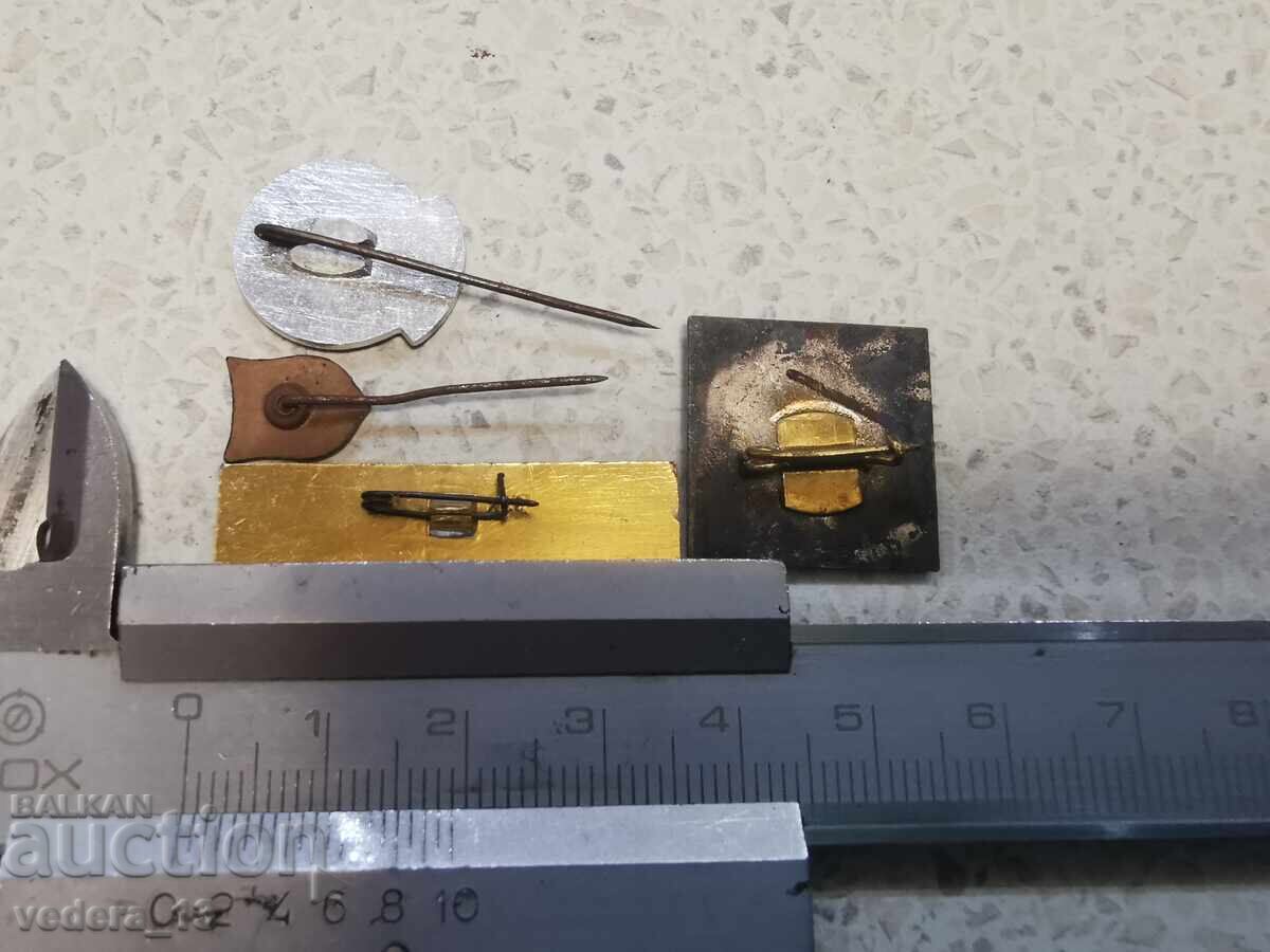 Auction  LOT OF BADGES