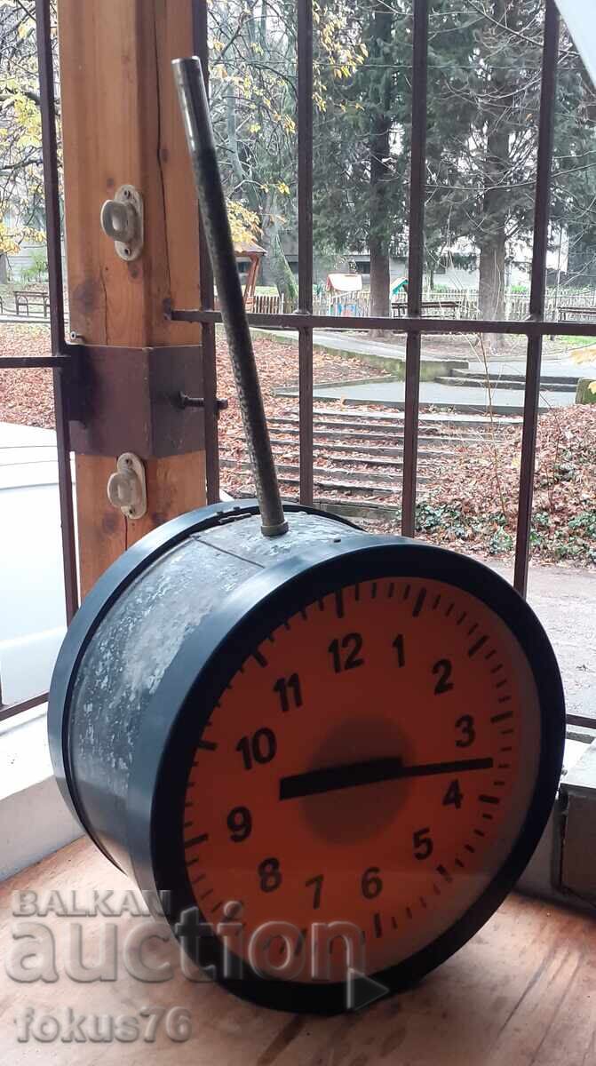 Голям български индустриален гаров електрически часовник Голям български индустриален гаров електрически часовник