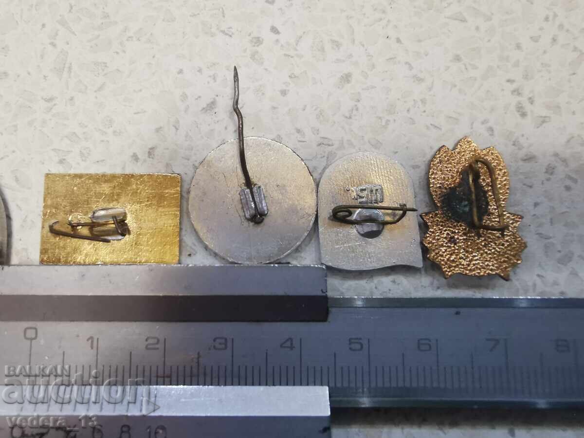 Auction  LOT OF BADGES