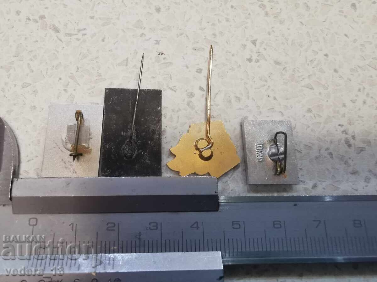 Auction  LOT OF BADGES