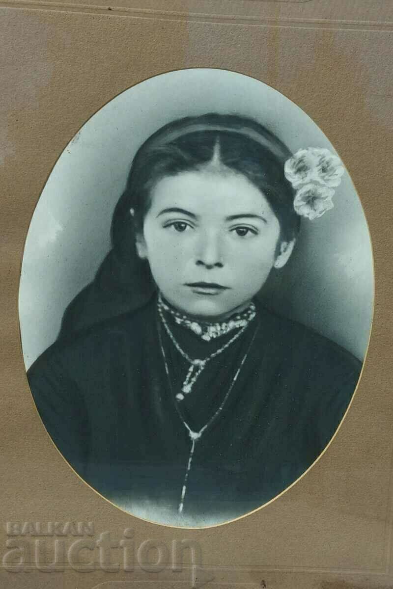 Auction GIRL RENAISSANCE PHOTOGRAPH PORTRAIT FRAME Auction GIRL RENAISSANCE PHOTOGRAPH PORTRAIT FRAME