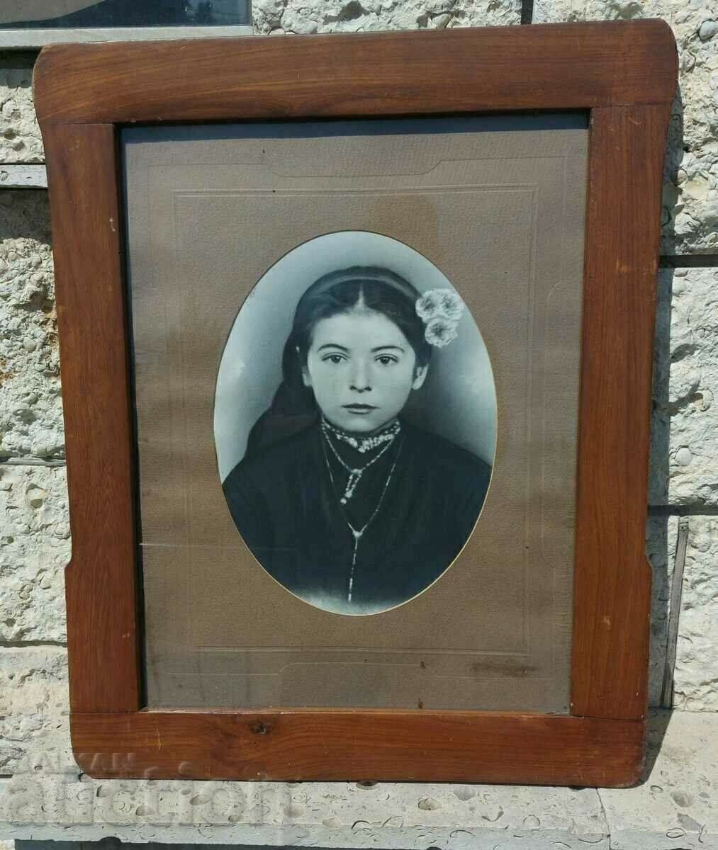 Delivery of GIRL RENAISSANCE PHOTOGRAPH PORTRAIT FRAME Delivery of GIRL RENAISSANCE PHOTOGRAPH PORTRAIT FRAME