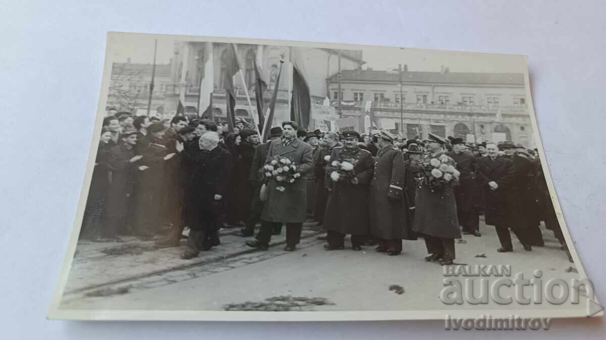 Fotografie Vulko Chervenkov buchet de flori la vizită în Polonia 1947