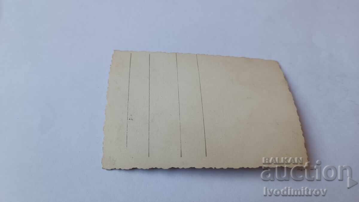 Снимка Млади момичета и момченце в морето с цена € 0.95 | 1.86 лв. Снимка Млади момичета и момченце в морето с цена € 0.95 | 1.86 лв.