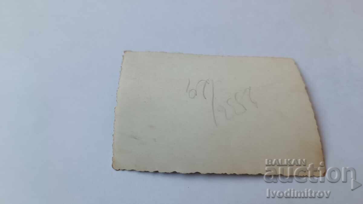 Снимка Две млади жени на пристана с цена € 0.84 | 1.64 лв.