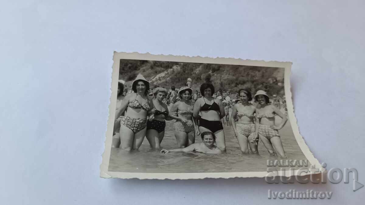 Foto Femei pe plajă