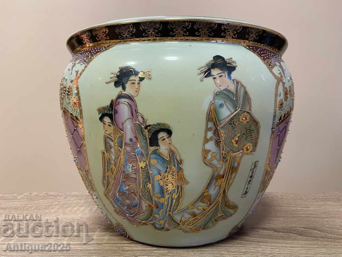 Auction  Antique Satsuma ceramic vase, China, export production