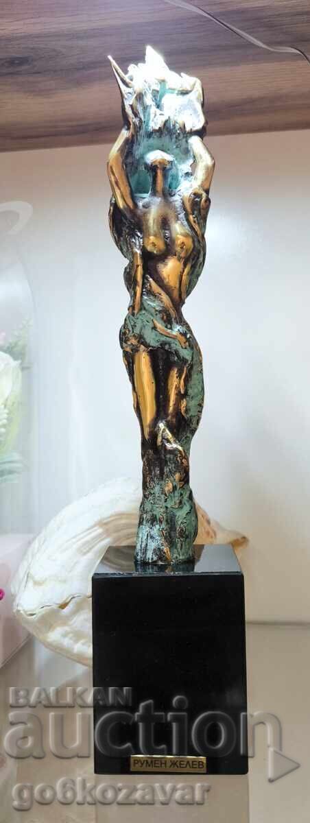 Nestinarka - sculptură de Rumen Jelev ! Nestinarka - sculptură de Rumen Jelev !