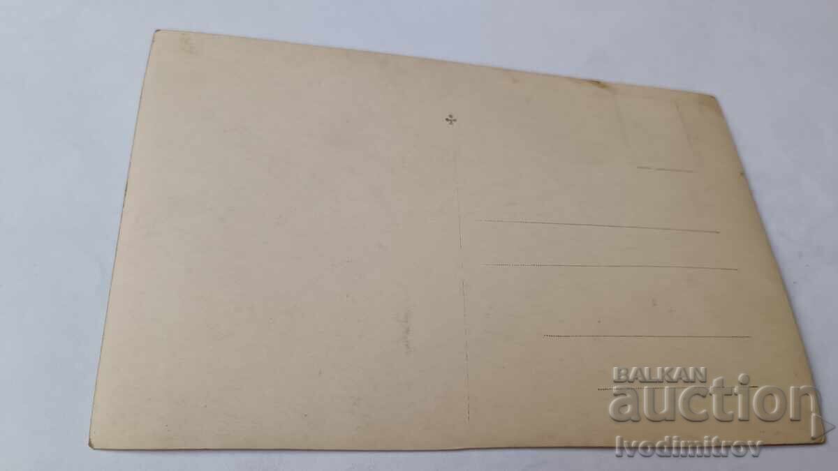 Fotografie Varna Femeie și fetiță cu umbrele pe plajă cu preț € 1.76 | 3.44 BGN