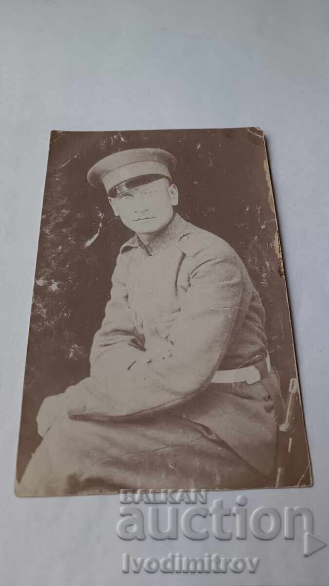 Снимка Офицер с нож на колана Снимка Офицер с нож на колана