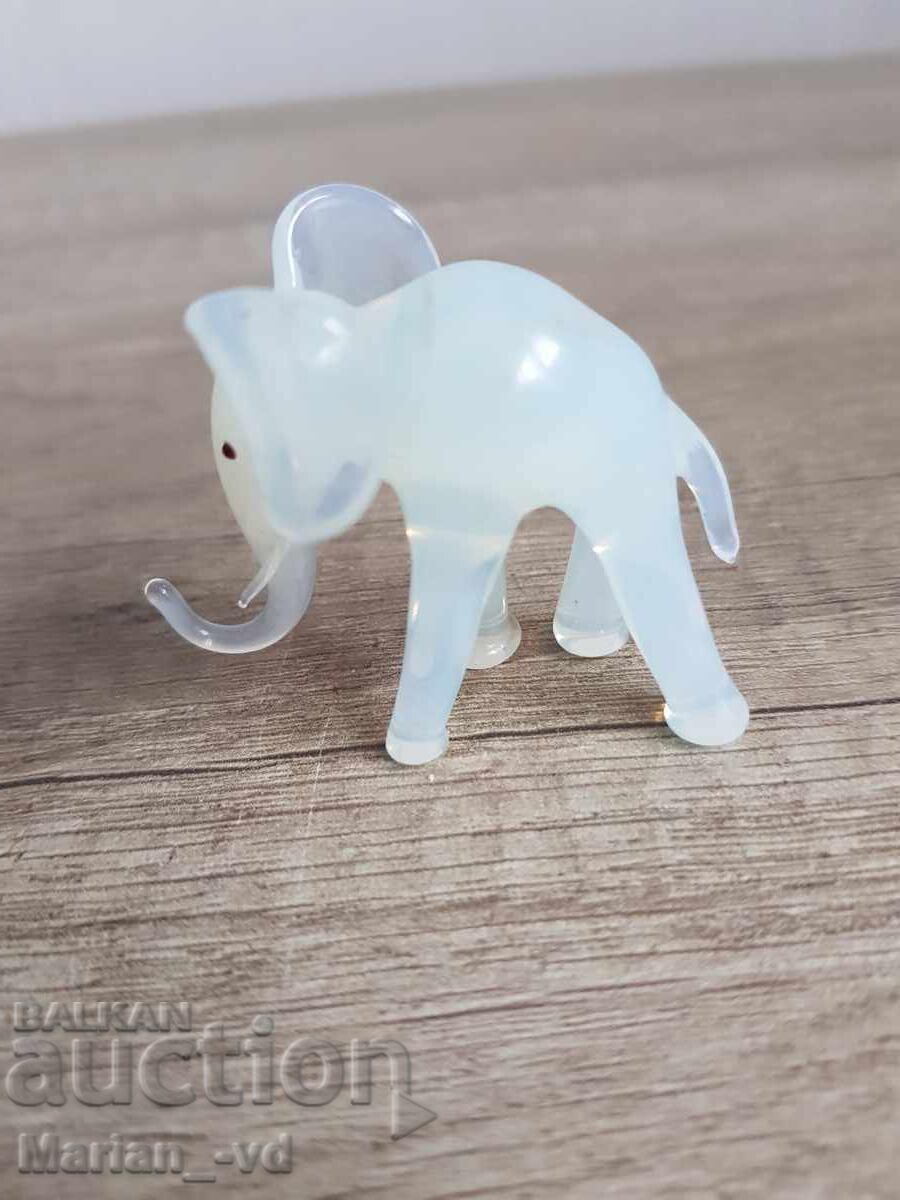 Стъклена фигура на слонче с цена € 12.78 | 25.00 лв. Стъклена фигура на слонче с цена € 12.78 | 25.00 лв.