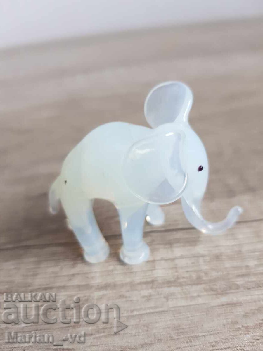 Доставка на Стъклена фигура на слонче Доставка на Стъклена фигура на слонче