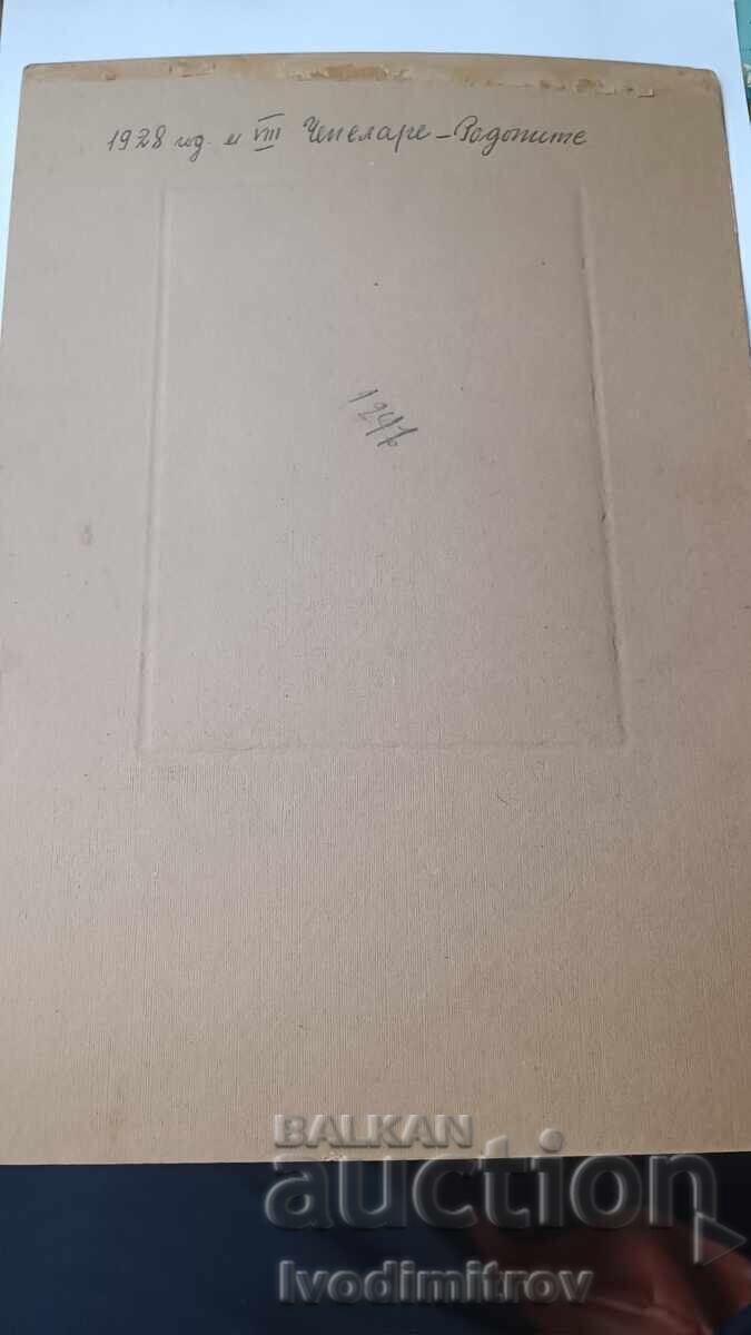 Fotografie Chepelare Tineră fată în costum popular din Chepelare Carton 1928 cu preț € 6.47 | 12.65 BGN Fotografie Chepelare Tineră fată în costum popular din Chepelare Carton 1928 cu preț € 6.47 | 12.65 BGN