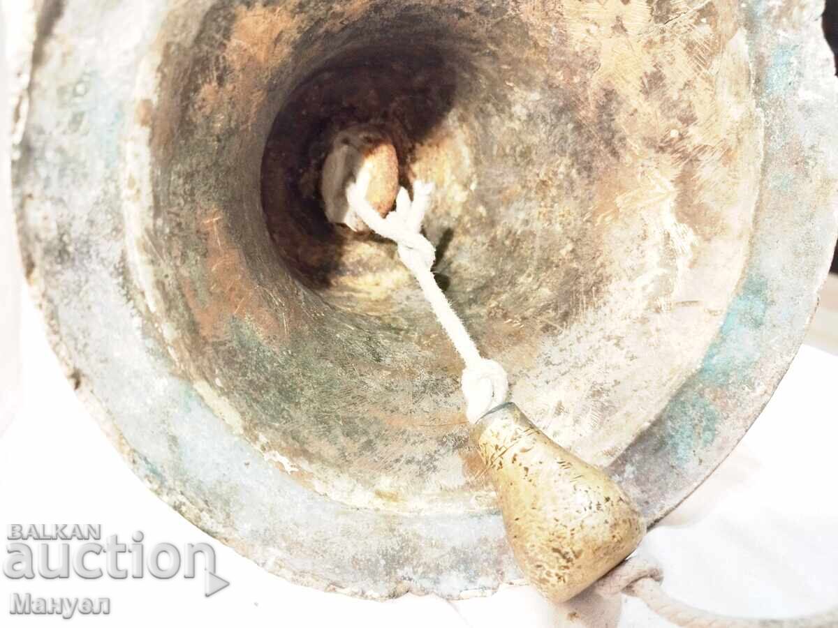 Auction  Old bronze bell.