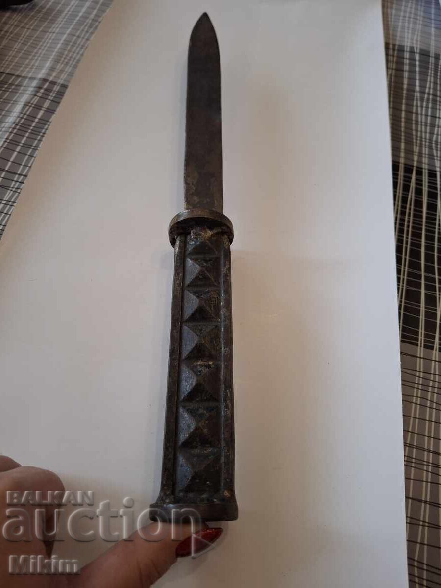 Knife with price € 3.32 | 6.49 BGN