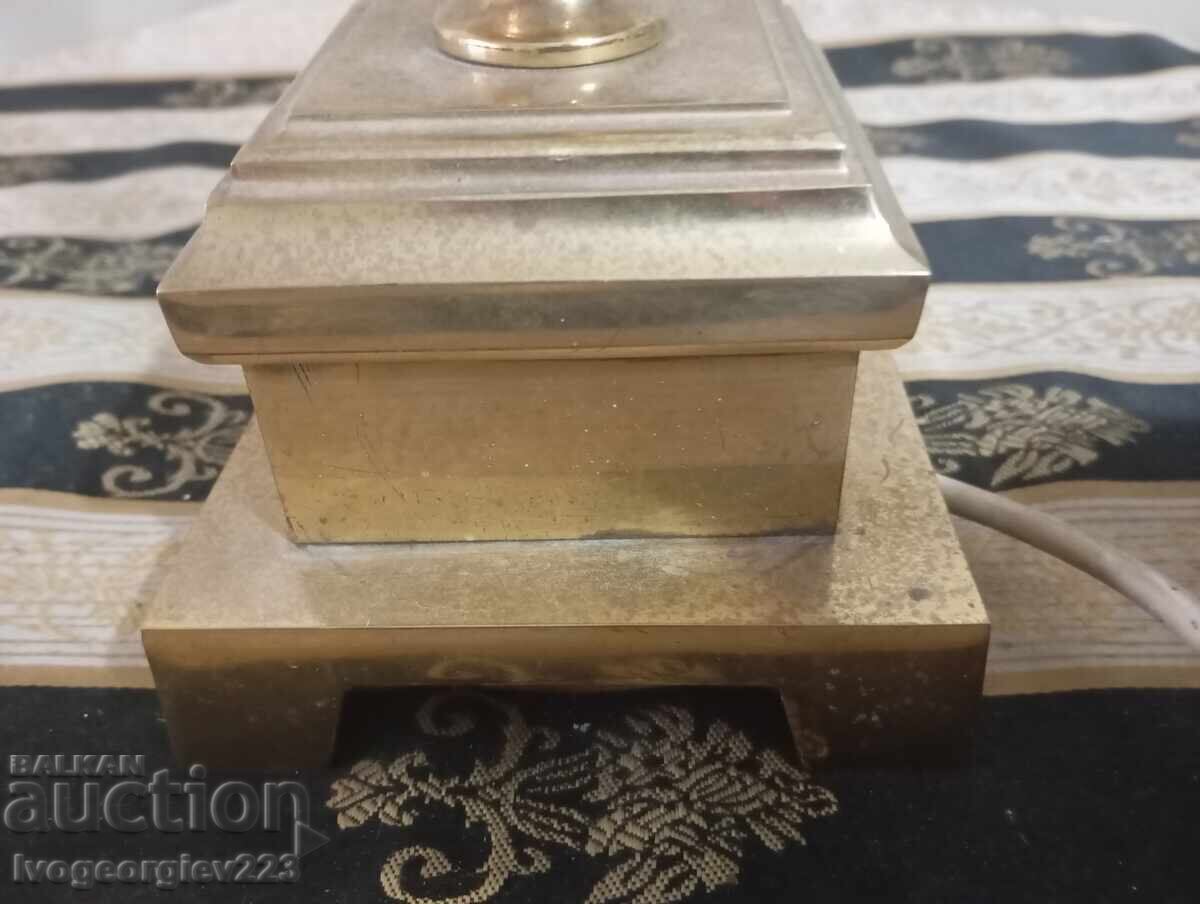 Vintage επιτραπέζιο φωτιστικό με τιμή € 40.90 | 79.99 BGN