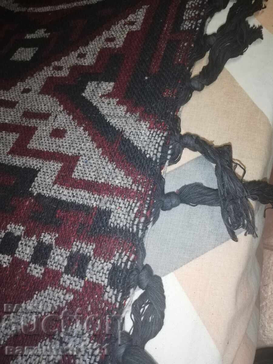 Covor țesut manual, nou cu preț € 0.01 | 0.02 BGN