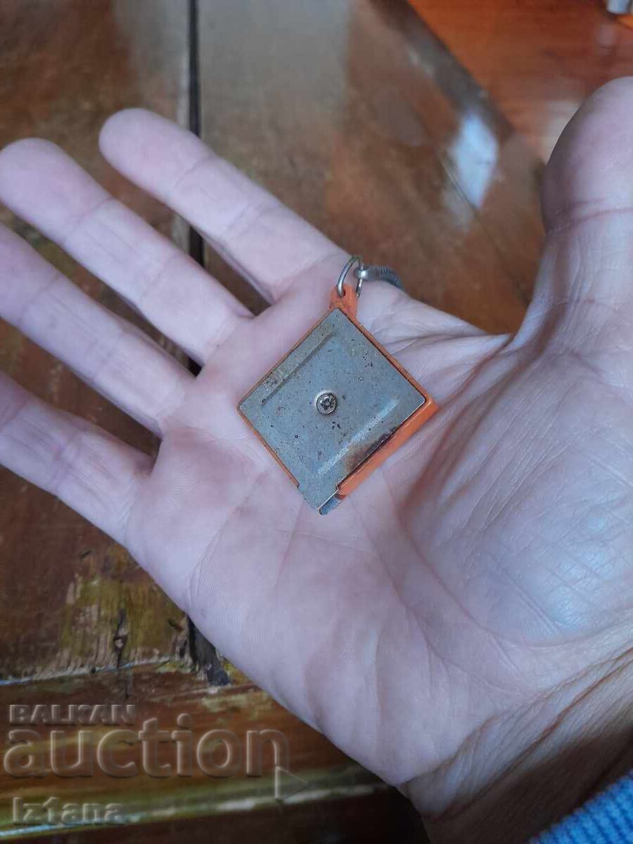 Licitație Breloc vechi, ruletă, Aparate foto Praktica Licitație Breloc vechi, ruletă, Aparate foto Praktica