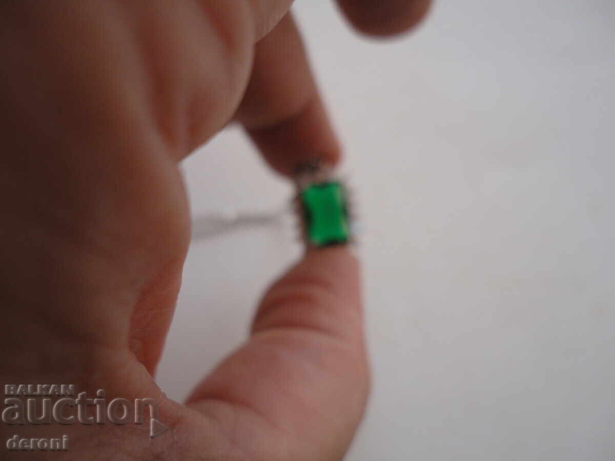 Licitație Colier superb cu pandantiv piatră verde Licitație Colier superb cu pandantiv piatră verde