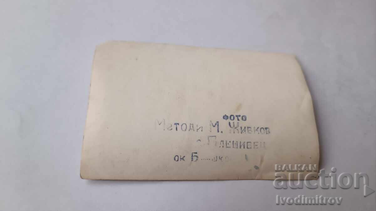 Photograph of Plešivec, Belogradchik Newlyweds with Friends with price € 1.25 | 2.44 BGN