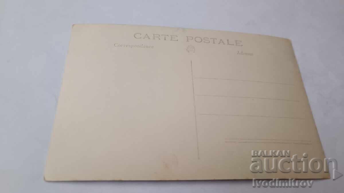 Photo of a man and four young girls on a path in the park with price € 1.20 | 2.35 BGN