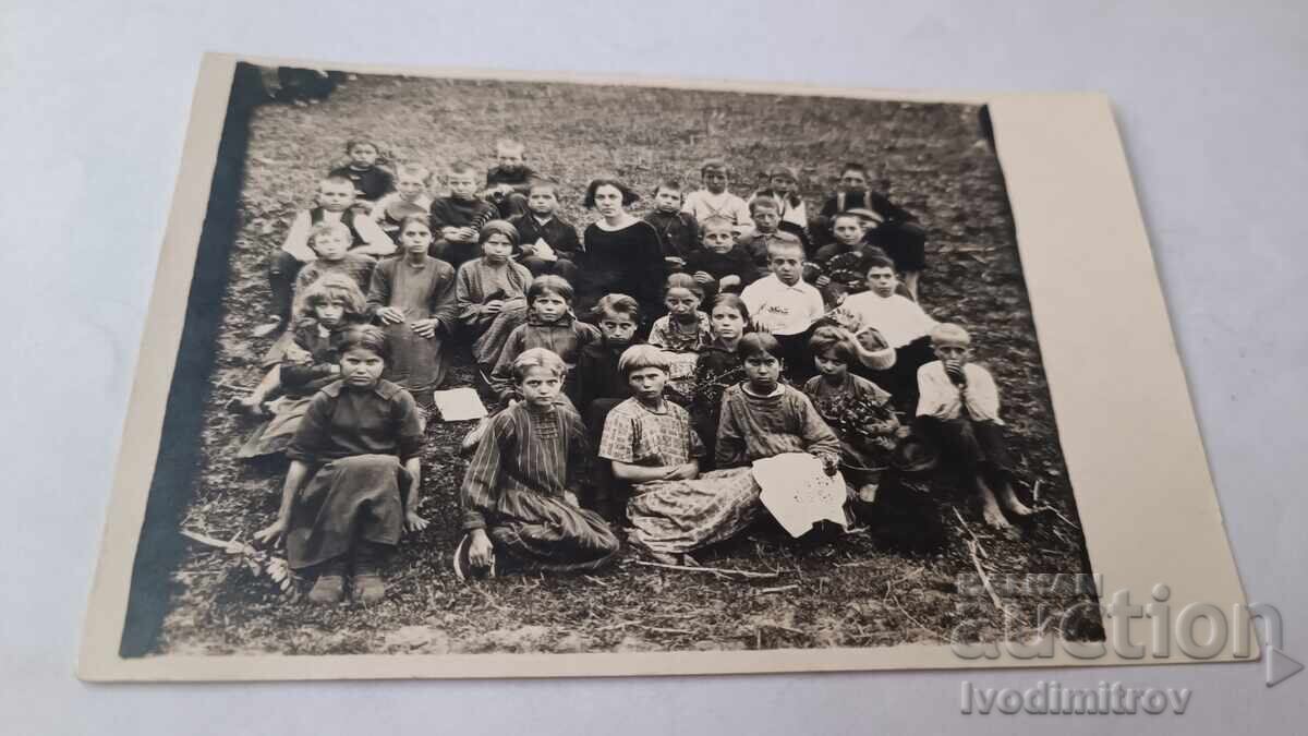 Photo of Students with their Teacher