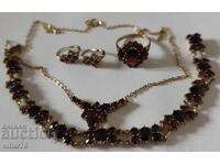 Lot inel, brățară, colier și cercei cu granate de 8 carate