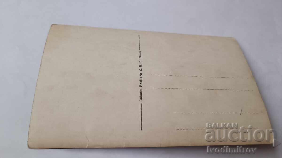 Снимка Офицер и три млади момичета пред развалини с цена € 1.20 | 2.35 лв. Снимка Офицер и три млади момичета пред развалини с цена € 1.20 | 2.35 лв.