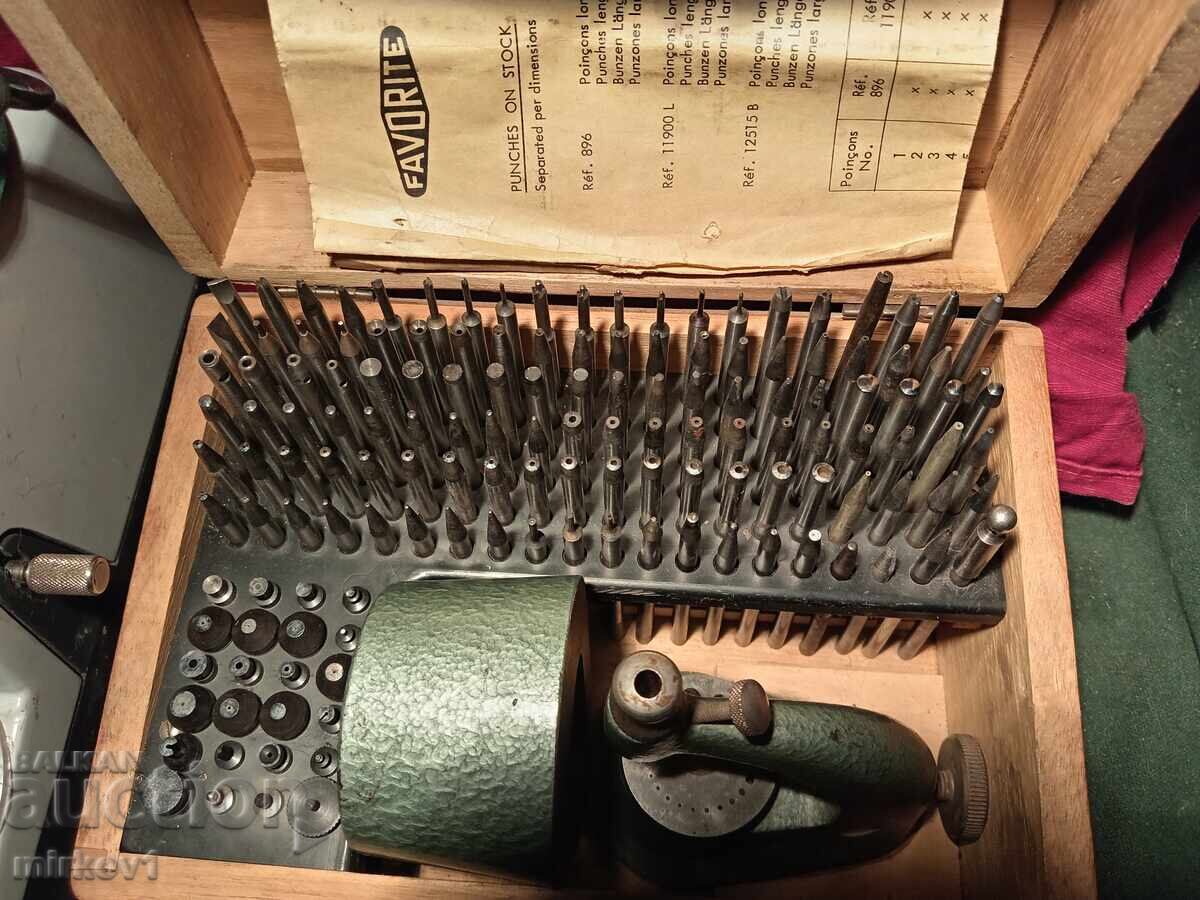 Доставка на Швейцарски часовникарски зъмбалък и хронограф