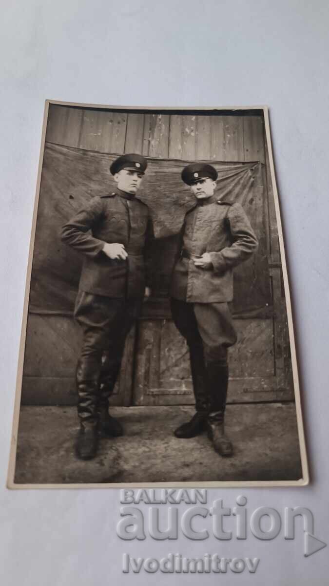 Снимка Двама войници