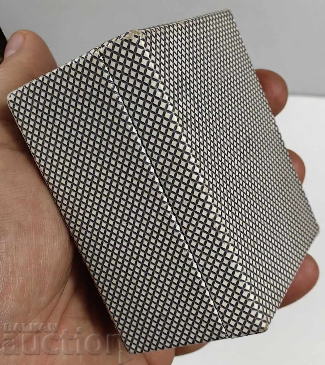 Delivery of OLD BOX CASE FOR WATCH BRACELET Delivery of OLD BOX CASE FOR WATCH BRACELET