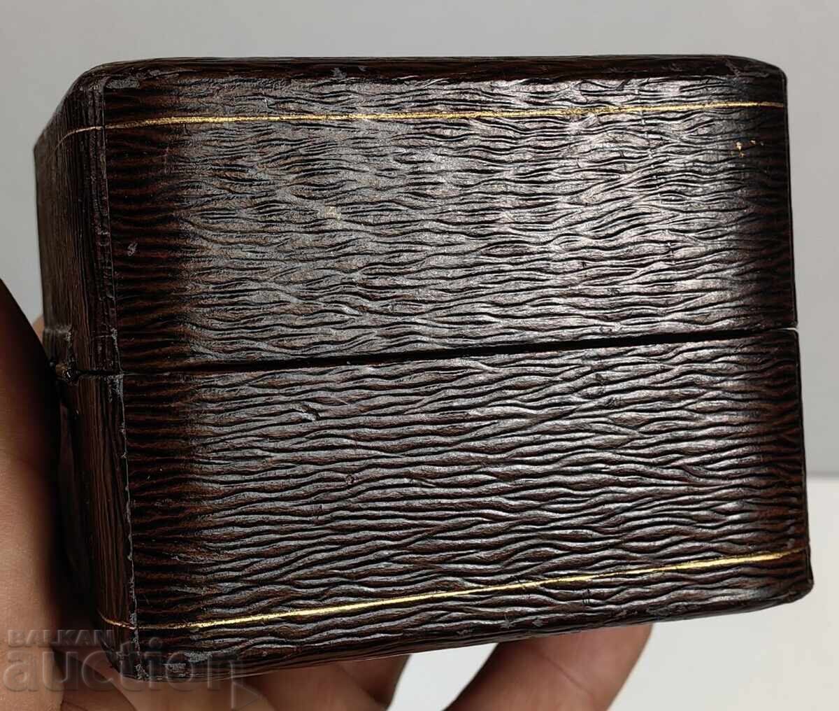 Аукцион СТАРА КУТИЯ КУТИЙКА ЗА СРЕБЪРНА ЧАША Аукцион СТАРА КУТИЯ КУТИЙКА ЗА СРЕБЪРНА ЧАША