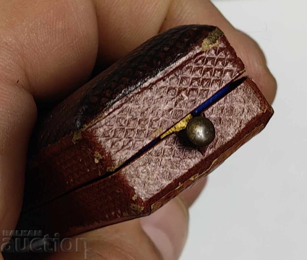 OLD BOX - 5 OLD BOX - 5