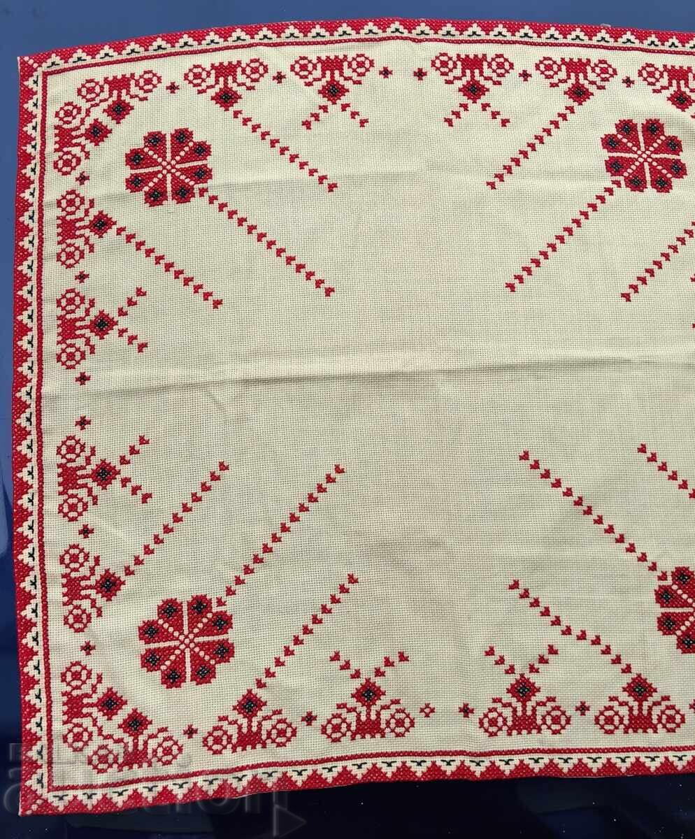 Аукцион СТАРО БРОДИРАНО КАРЕ ПОКРИВКА БРОДЕРИЯ