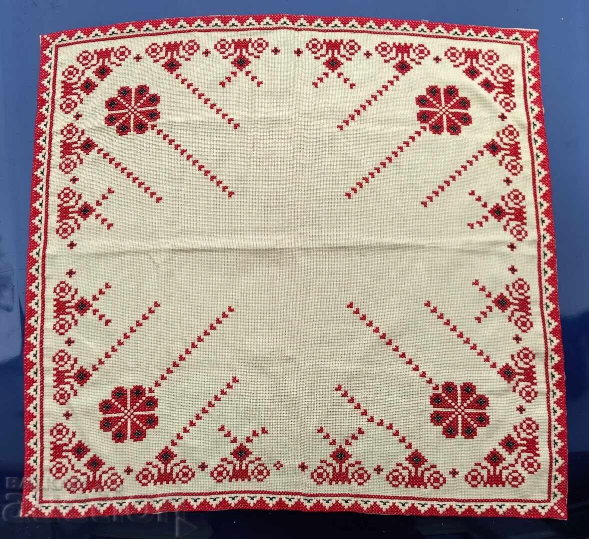 СТАРО БРОДИРАНО КАРЕ ПОКРИВКА БРОДЕРИЯ