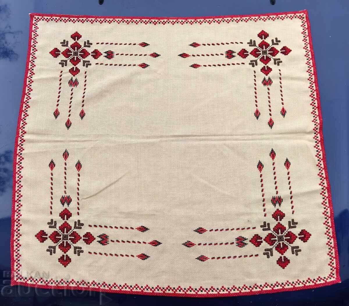 СТАРО БРОДИРАНО КАРЕ ПОКРИВКА БРОДЕРИЯ