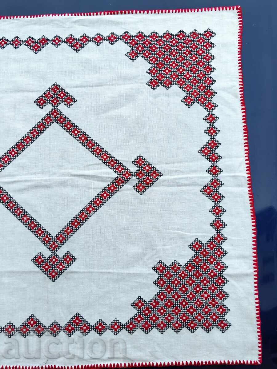 СТАРО БРОДИРАНО КАРЕ ПОКРИВКА БРОДЕРИЯ с цена € 12.78 | 25.00 лв.