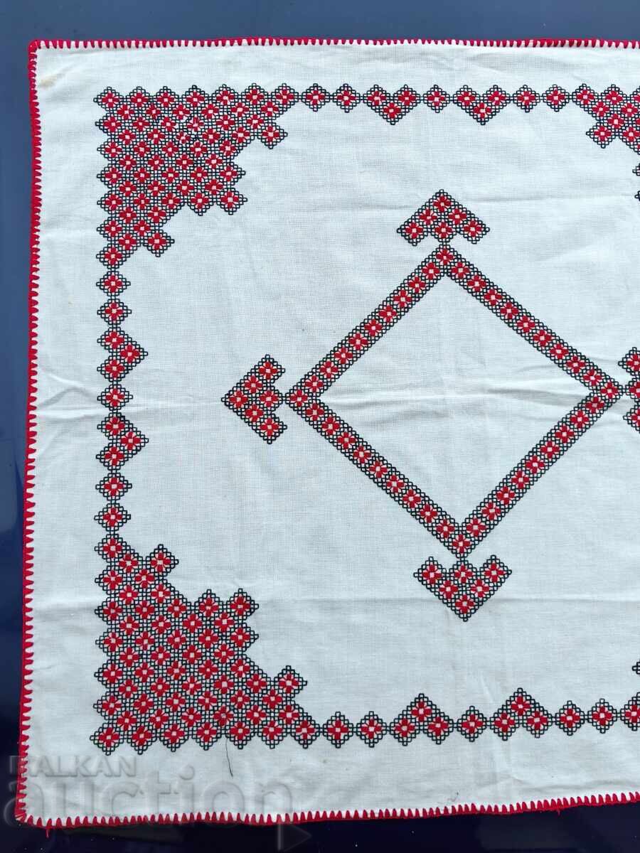 Аукцион СТАРО БРОДИРАНО КАРЕ ПОКРИВКА БРОДЕРИЯ