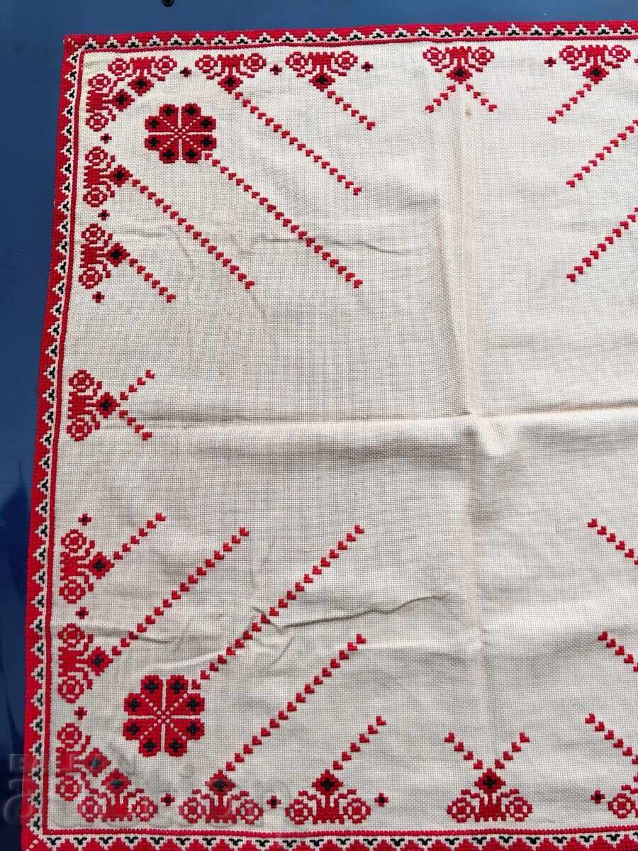 СТАРО БРОДИРАНО КАРЕ ПОКРИВКА БРОДЕРИЯ с цена € 12.78 | 25.00 лв.