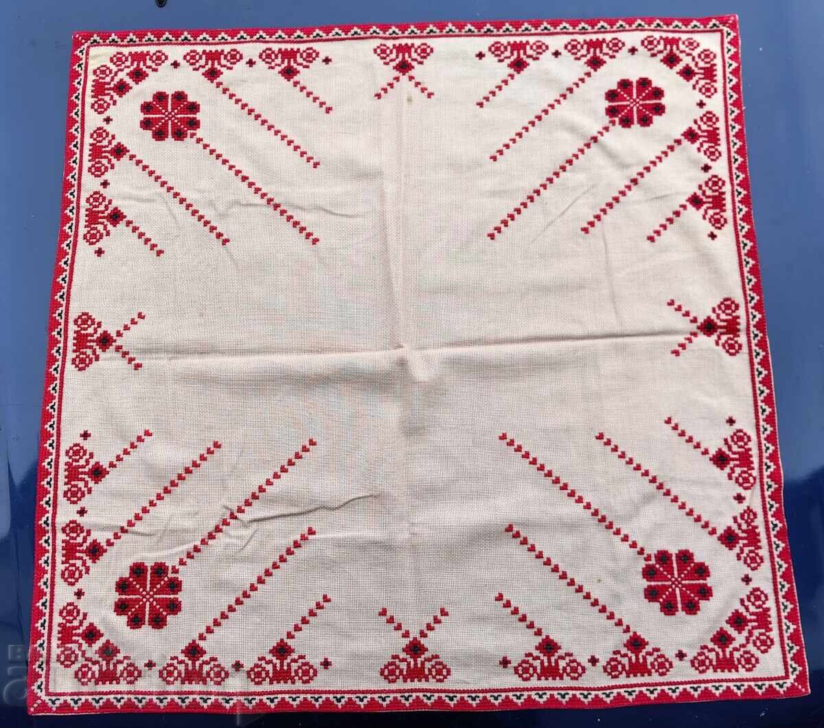 СТАРО БРОДИРАНО КАРЕ ПОКРИВКА БРОДЕРИЯ