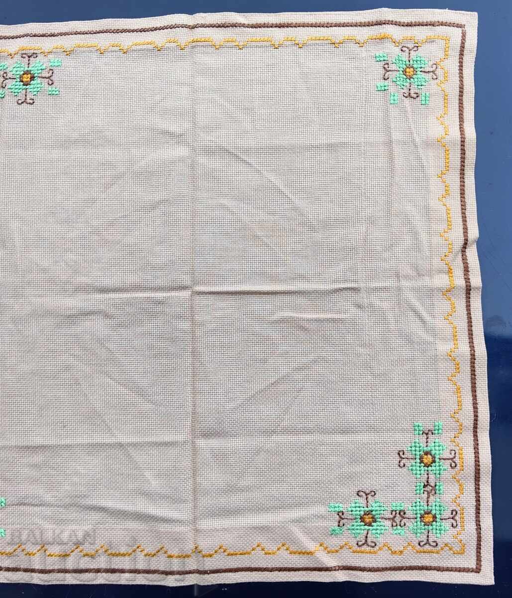 СТАРО БРОДИРАНО КАРЕ ПОКРИВКА БРОДЕРИЯ с цена € 12.78 | 25.00 лв. СТАРО БРОДИРАНО КАРЕ ПОКРИВКА БРОДЕРИЯ с цена € 12.78 | 25.00 лв.