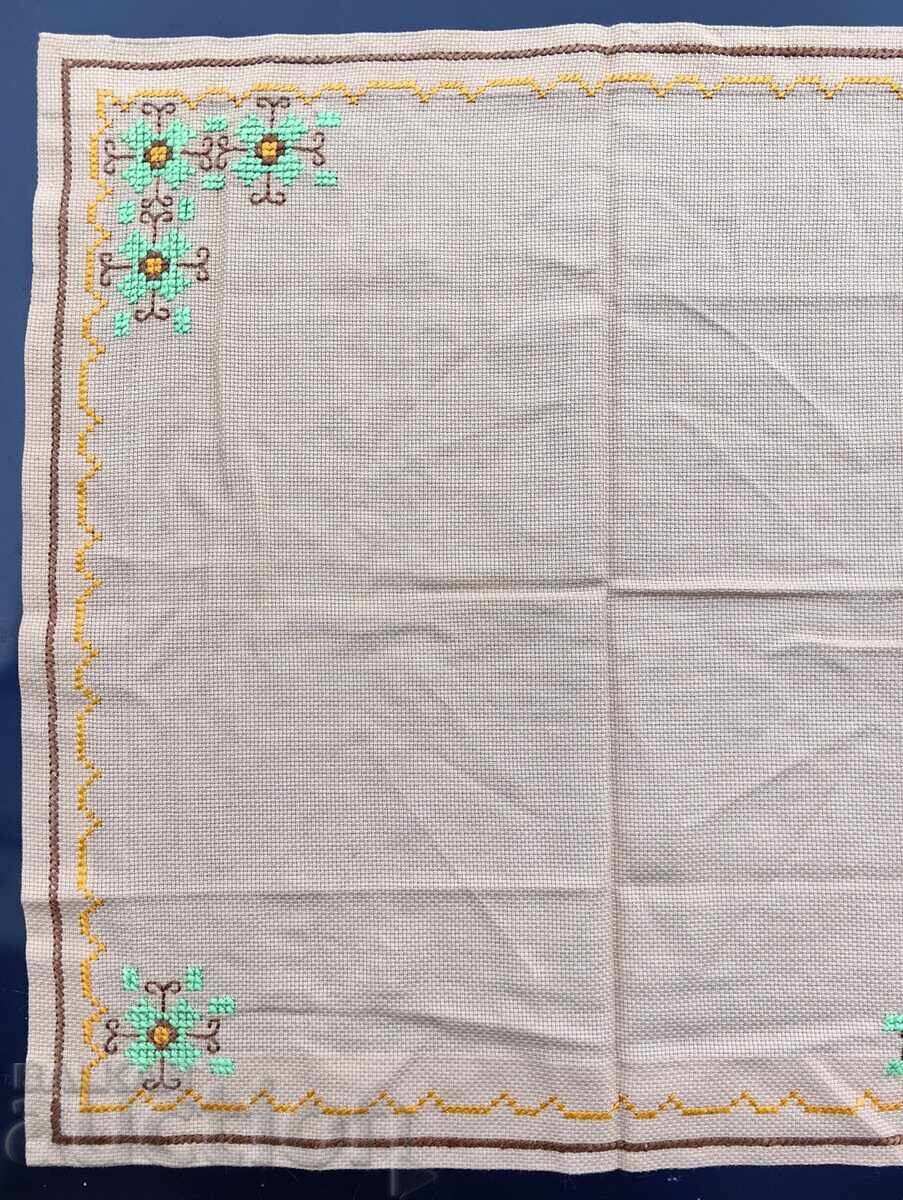 Аукцион СТАРО БРОДИРАНО КАРЕ ПОКРИВКА БРОДЕРИЯ Аукцион СТАРО БРОДИРАНО КАРЕ ПОКРИВКА БРОДЕРИЯ