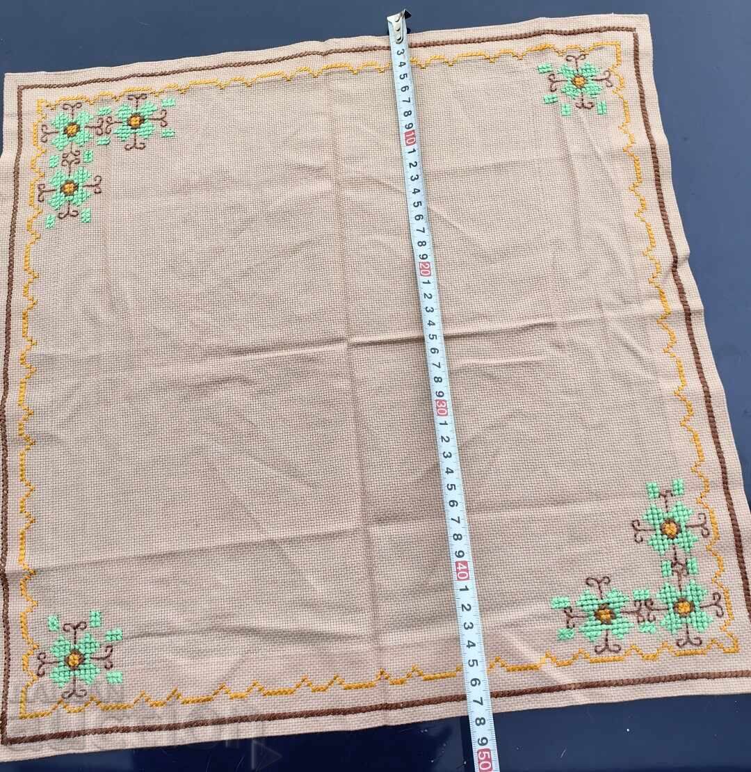 Доставка на СТАРО БРОДИРАНО КАРЕ ПОКРИВКА БРОДЕРИЯ Доставка на СТАРО БРОДИРАНО КАРЕ ПОКРИВКА БРОДЕРИЯ